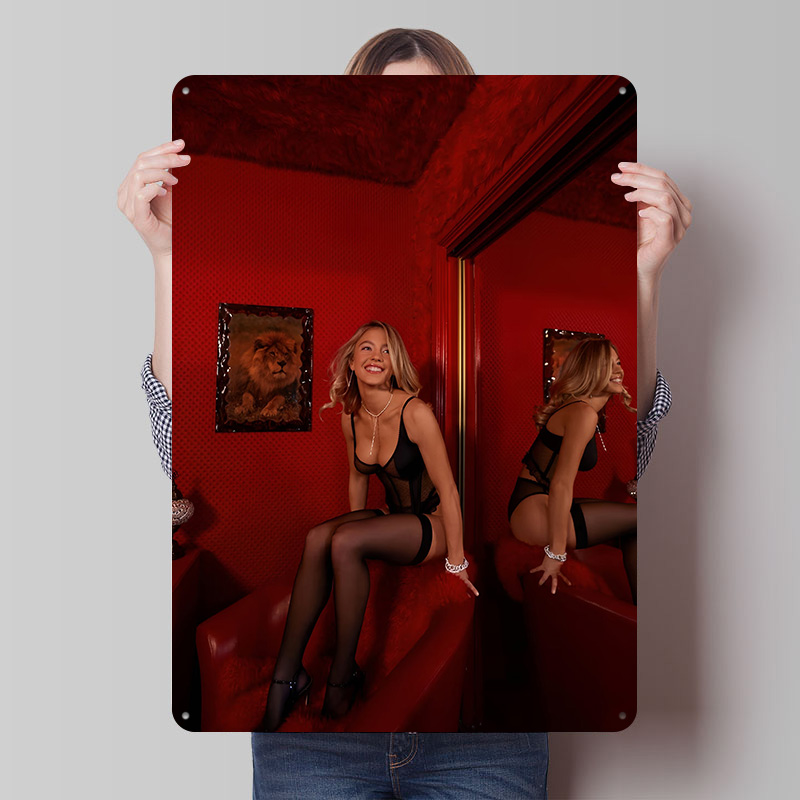 Woman in Lingerie Sitting on R - Retro Gaming On recension och pris