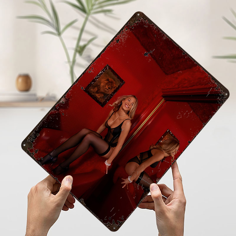 Woman in Lingerie Sitting on R - Retro Gaming On recension och pris