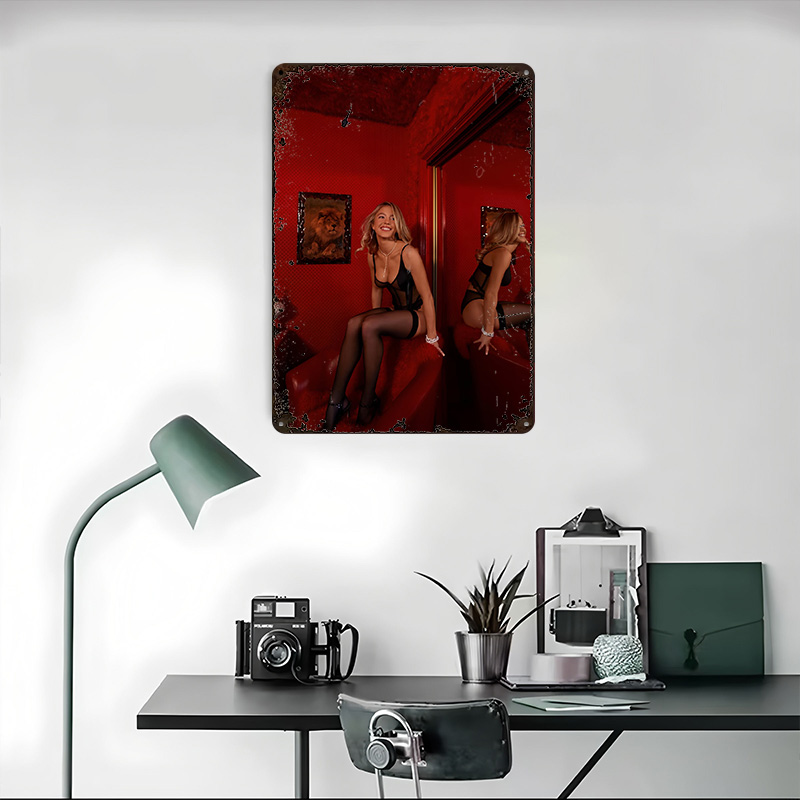Woman in Lingerie Sitting on R - Retro Gaming On recension och pris